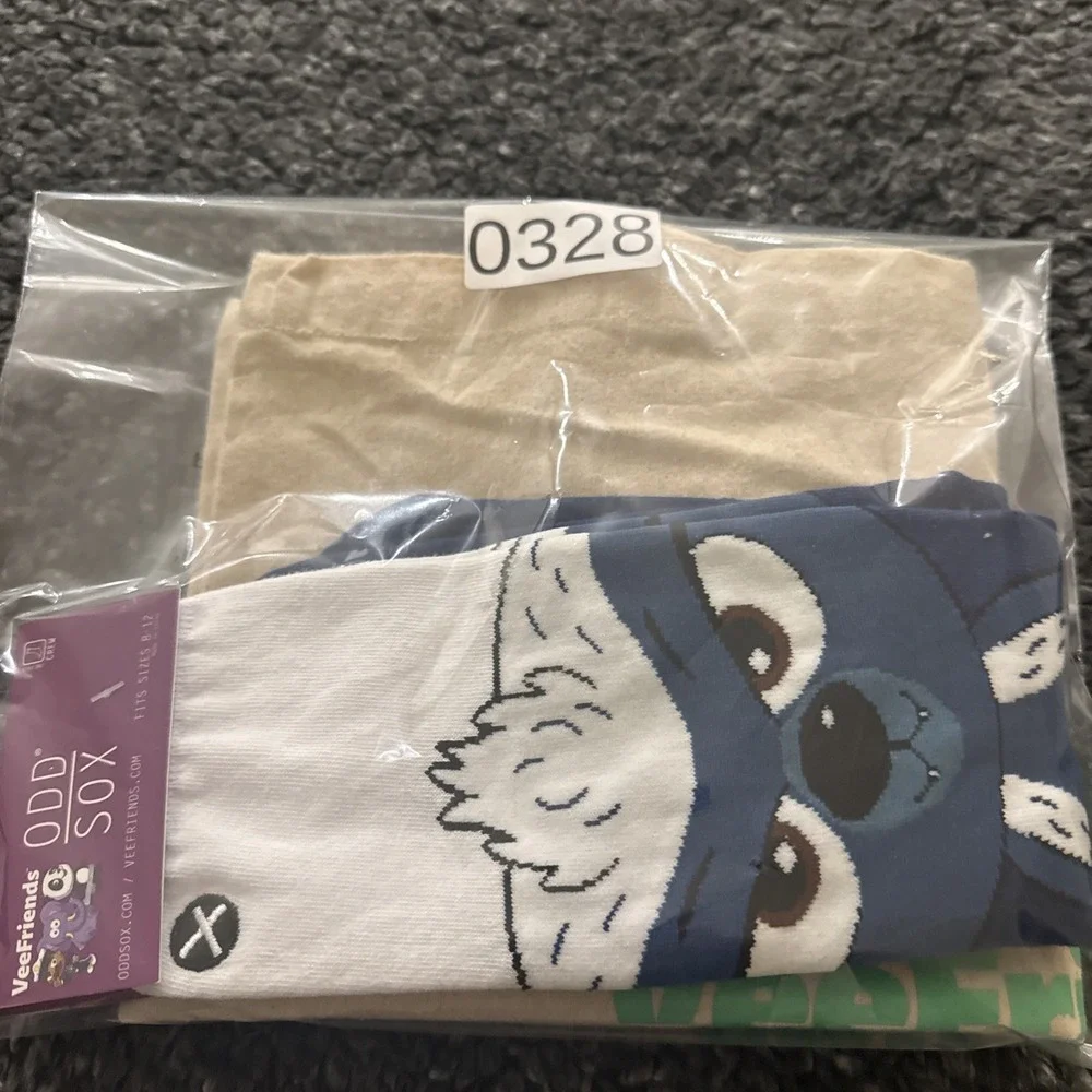 Bundle tote and VeeFriends Headstrong Honey Badger Crew Socks Mens Size 8-12 NWT